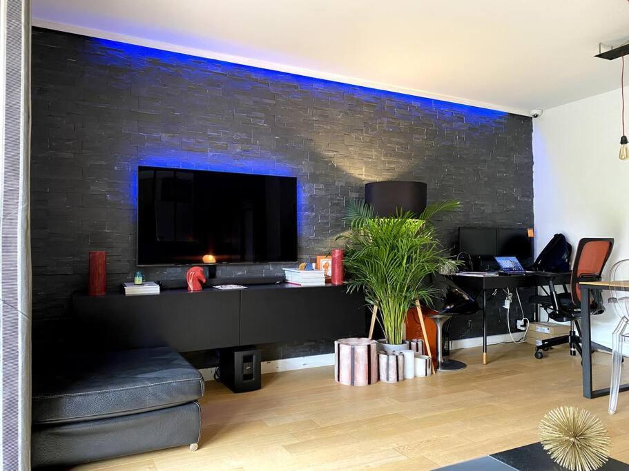 Appartement Avec Jacuzzi - Climatisation - Parking Bordeaux Bagian luar foto
