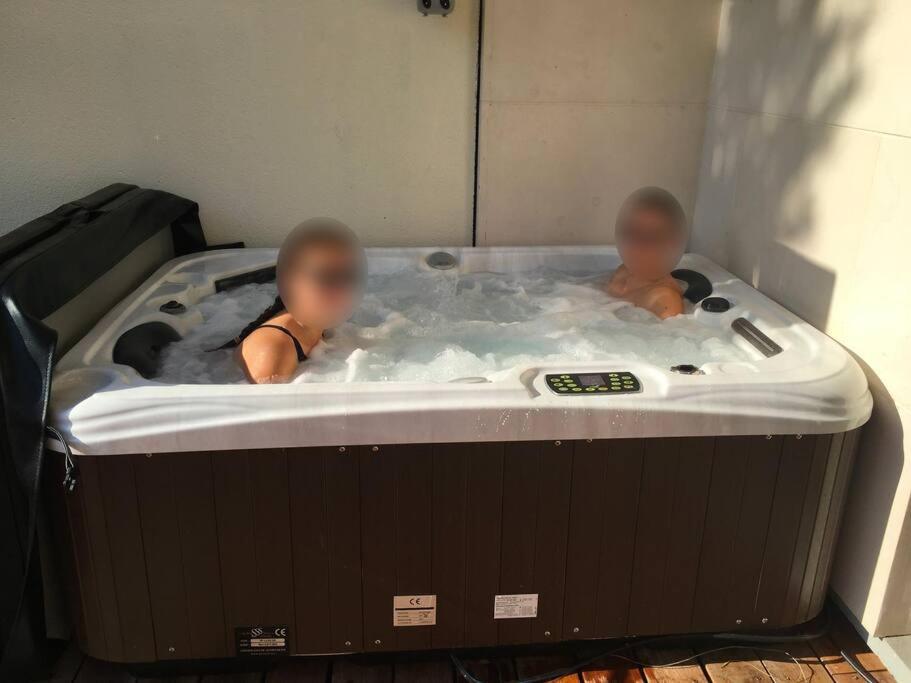 Appartement Avec Jacuzzi - Climatisation - Parking Bordeaux Bagian luar foto